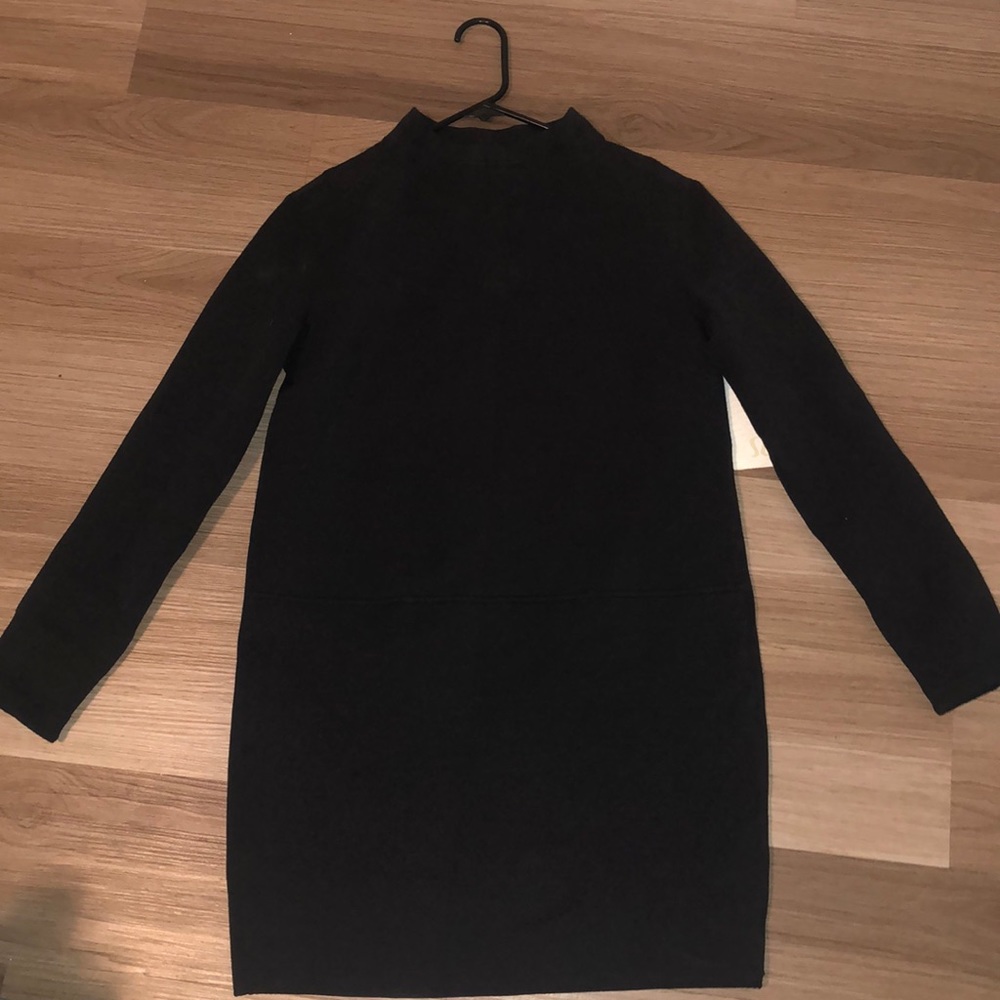 Lulu lemon city bound dress with two front pockets